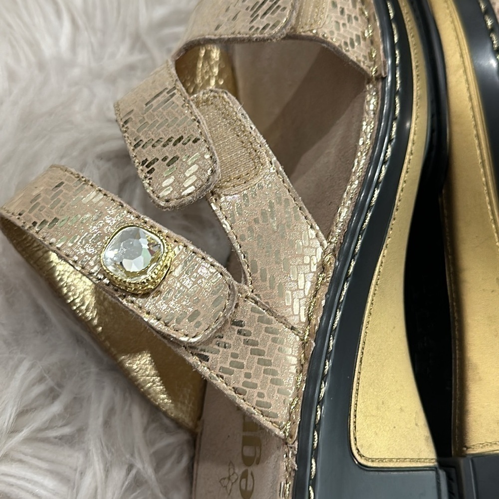 Alegria Dazzler Loti Gold Open Toe Wedge Sandal Slide Sz 38 - Picture 8 of 16